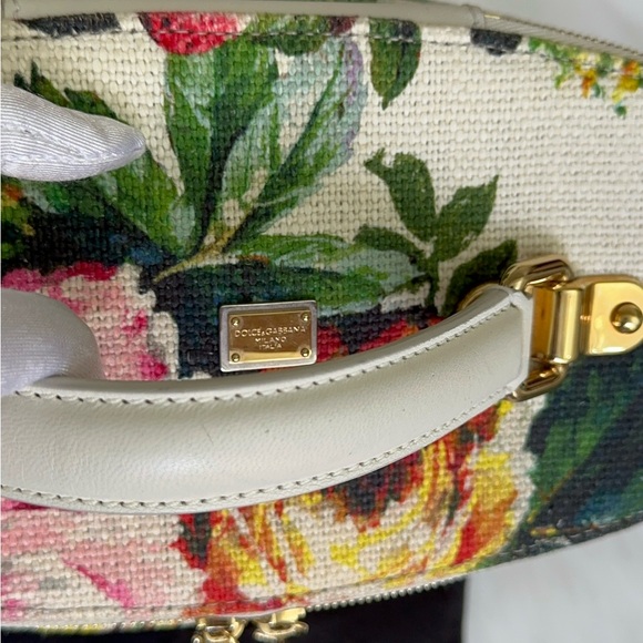 Auth Dolce & Gabbana excellent condition - Picture 15 of 17